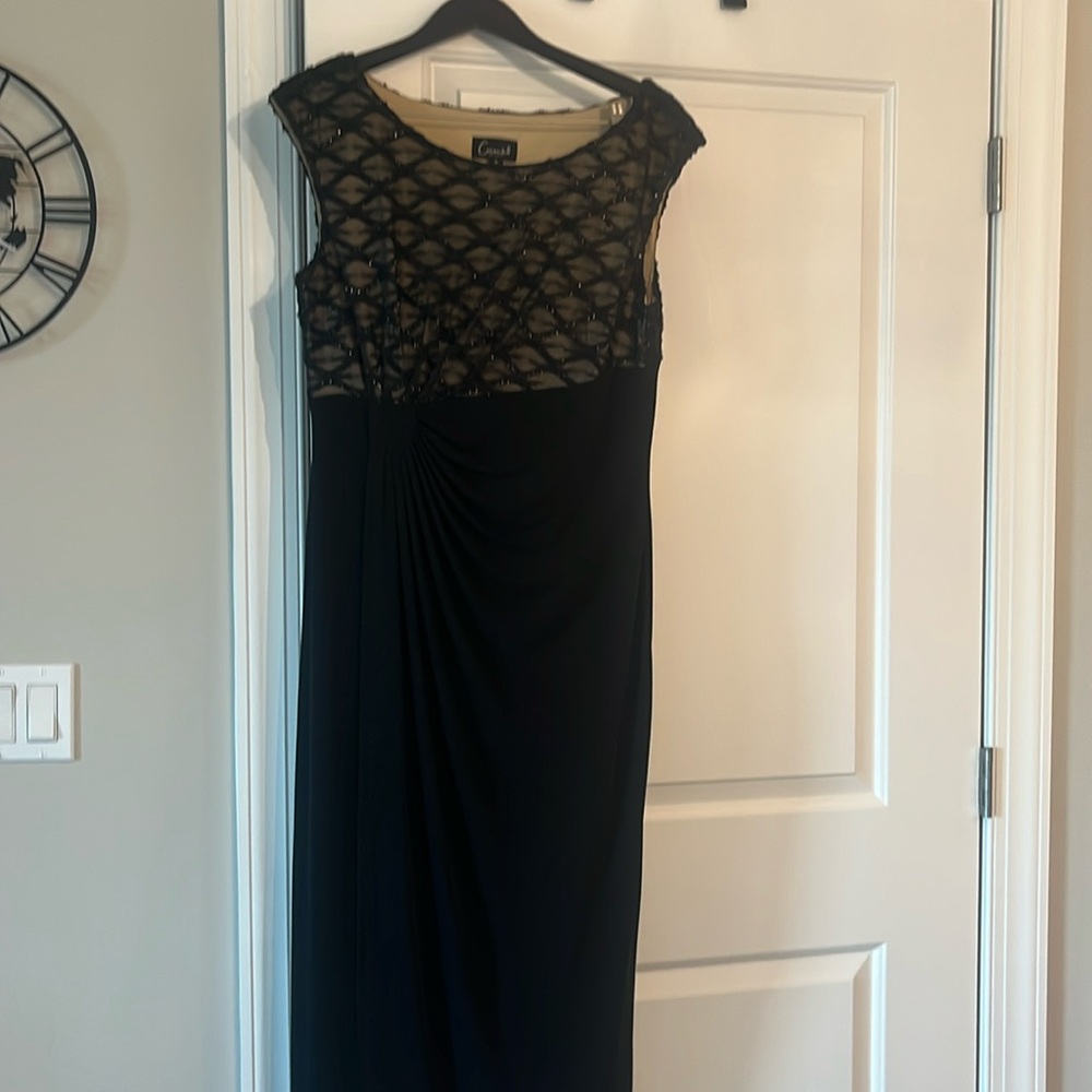 Connected Apparel Black Sleeveless Scoop Neck Maxi Gown